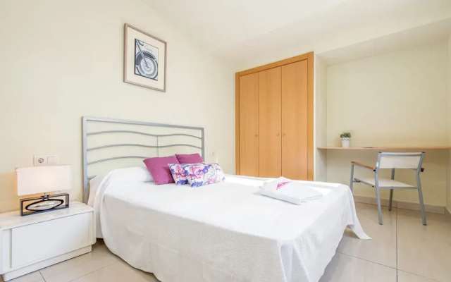 Villa in Empuriabrava With Private Pool & Mooring