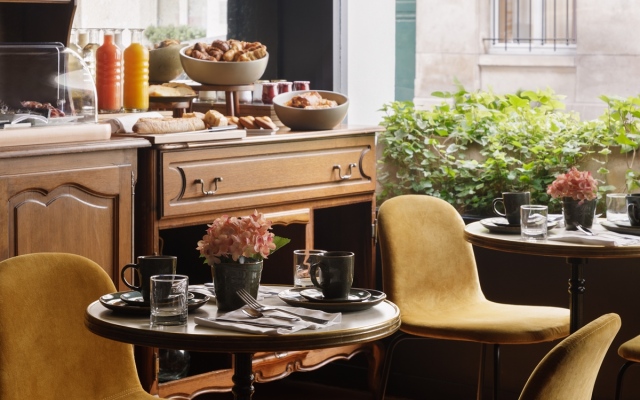 NEWHOTEL REPUBLIQUE (ex Albert's Hotel)