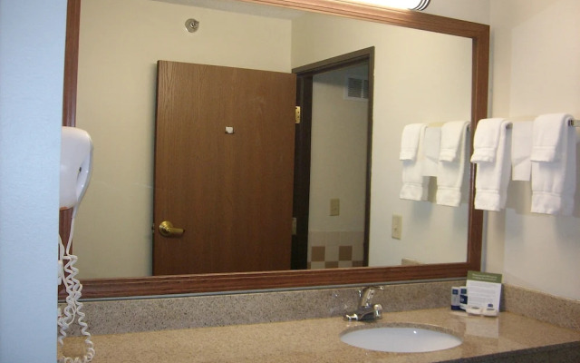 AmericInn by Wyndham Thief River Falls