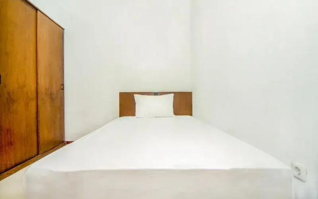 OYO 2339 Jennaira Kost