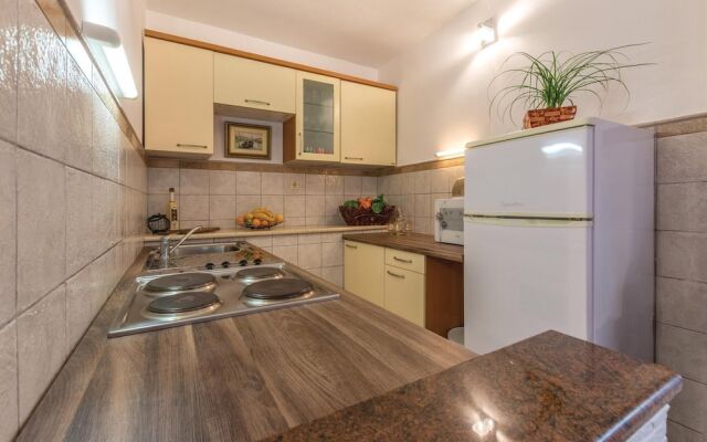 Beautiful Home in Vinisce With Wifi and 4 Bedrooms