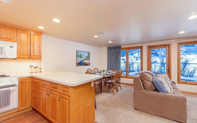 Everything You Need - 2BR Steps To Gondola