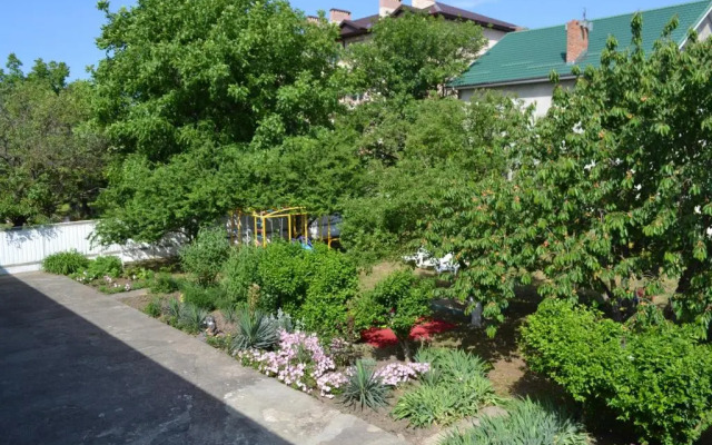 Guest House on Oktyabrskaya 19