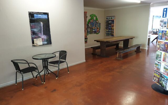 Travellers Paradise Heritage Historical Place - Hostel