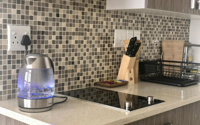 Urban Awe Apartment: iTowers 21st Floor