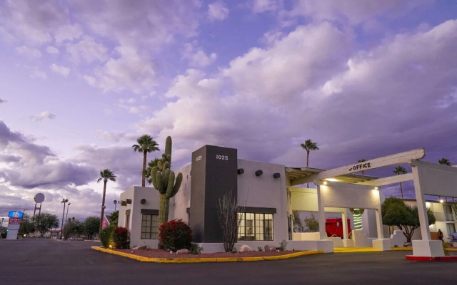 Ocotillo Apartments & Hotel