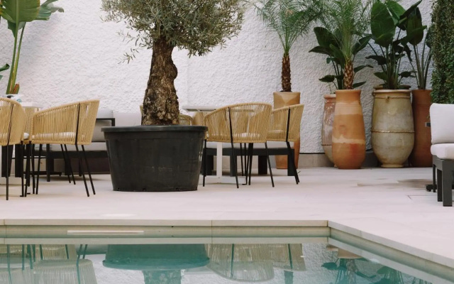 Buendia Suites