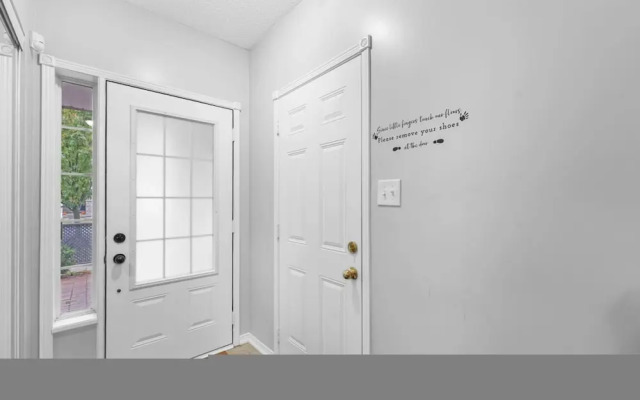 Chic 2BR House Newly Renovated Central Spot