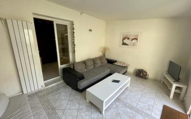 Nice House With Small Private Courtyard