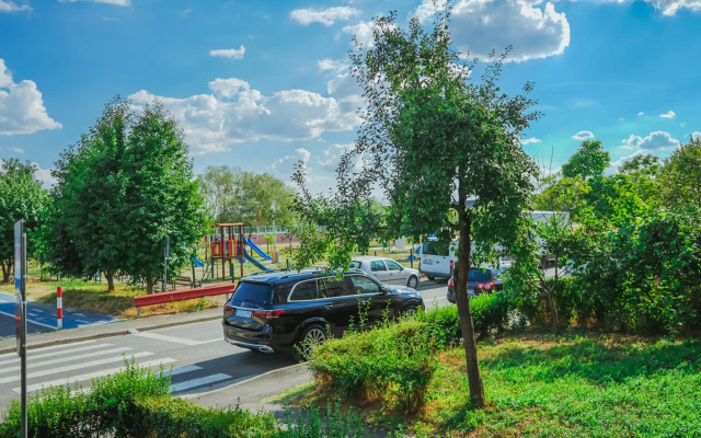 Lovely 2 bedroom, living and private bath apartment