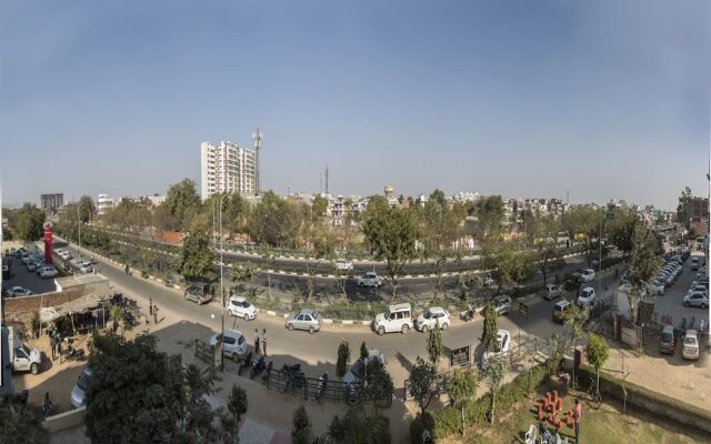 OYO 7794 Hotel Raghukul