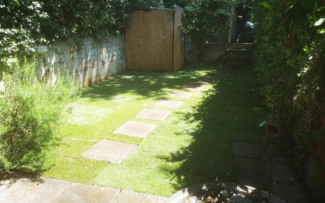 Ala Garden Apartment