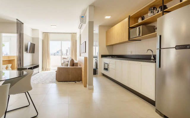 Apto no centro com piscina RRI103