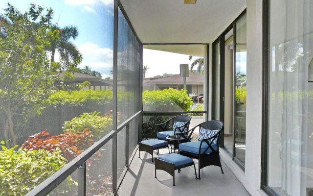 Peaceful Condo With Pool and Steps to Tigertail Beach