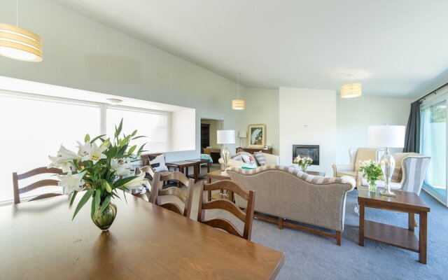 Gemini Lakeview Villa