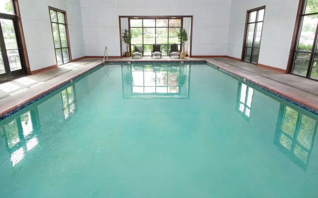 Rogue Regency Inn and Suites