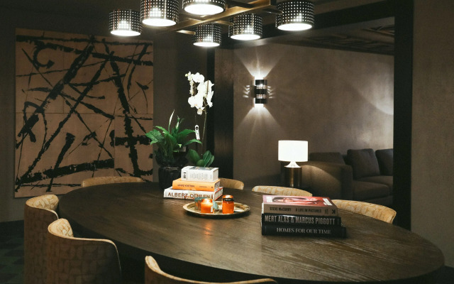 Zeno Suites Hotel