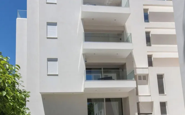 Marousi 2 Bd Luxury Living w Shared Pool