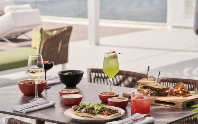 Kouros Hotel & Suites