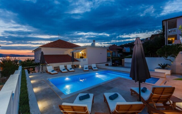 Luxury  Apartments Giovanni with  pool