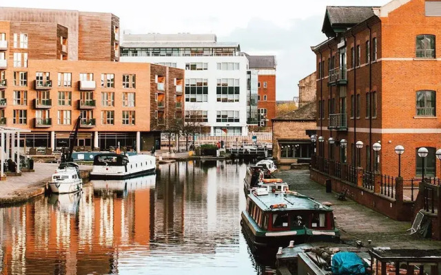 Captivating 2-bed Skyview Apartment in Leeds
