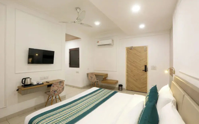 Hotel Emerald Suites & Banquet
