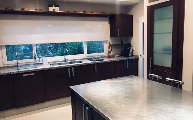 Acogedora Casa En Exclusivo Barrio