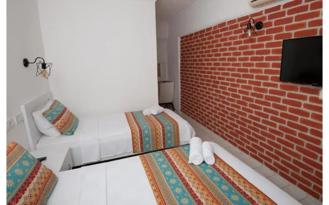 Mavi Yaprak Hotel