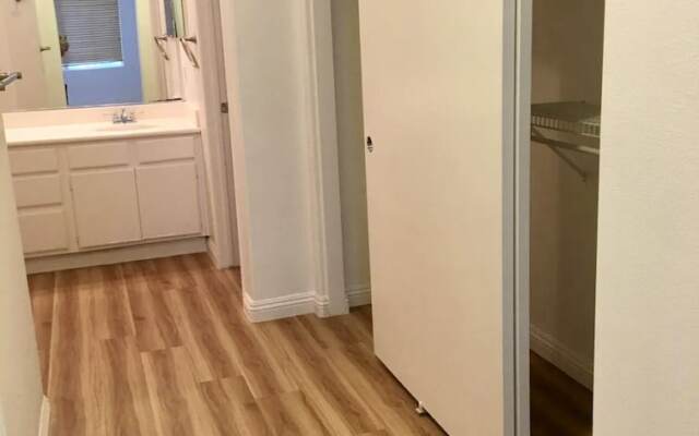 Beautiful 3 Bedroom Townhome in Irvine