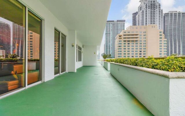The Club at Brickell Bay Luxury Suites