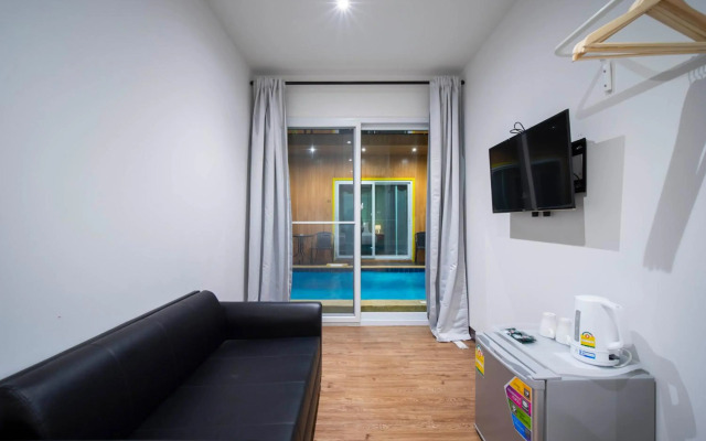 Resort V - MRT Huai Khwang