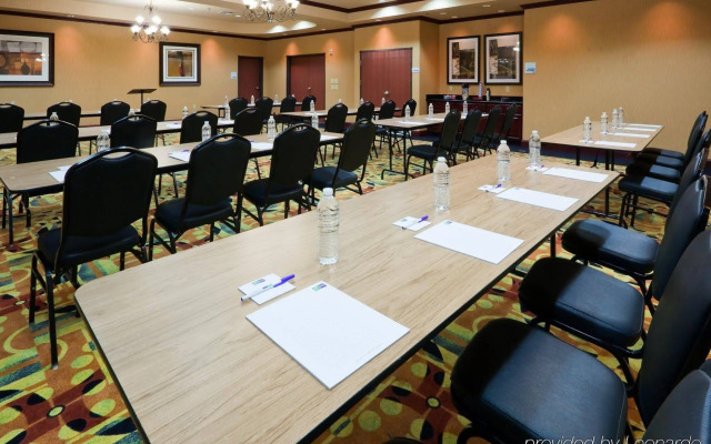 Holiday Inn Express Hotel & Suites Ennis by IHG
