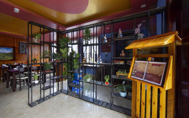 Saparis Hotel