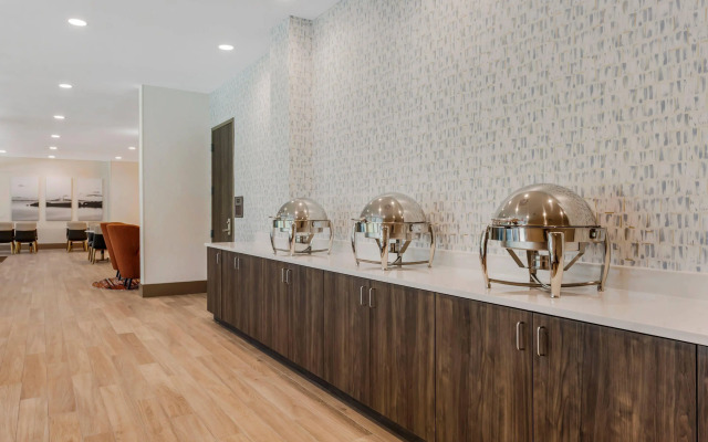 Cambria Hotel Tampa-Brandon