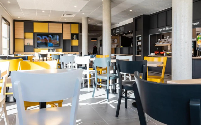 B&B HOTEL Troyes Magasins d'usine