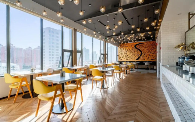 Little Lujiazui Atour Hotel