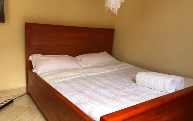 Cozy Bukoto Studio, unlimited WiFi, Netflix & Close to Acacia