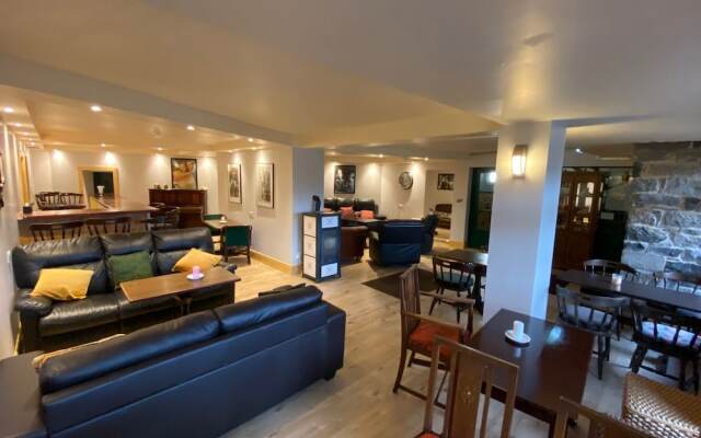 Kylemore Pass Hotel