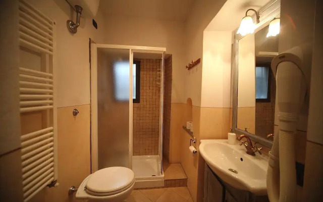 Close to The Duomo Tidy 1BD Apt