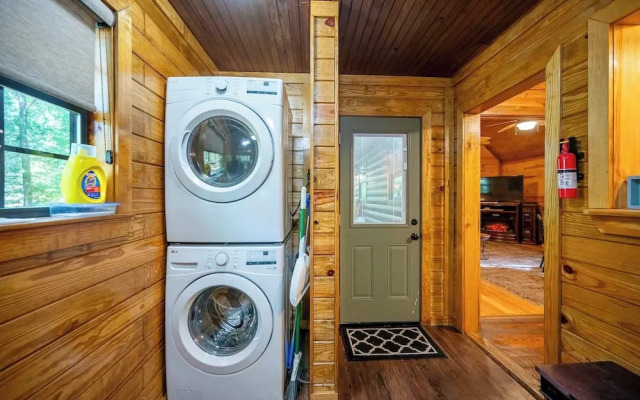 Sunset Ridge Cozy Cabin for 6