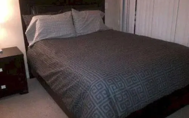 Sky View Suites - Maple Leaf Square