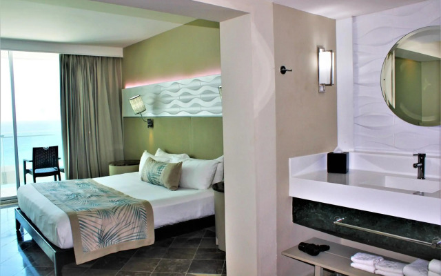 Krystal Grand Cancun