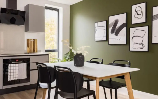 The Wembley Hideout - Stylish 2bdr Flat With Balcony