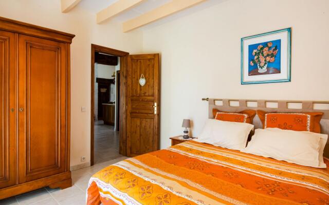 Tranquil Home in Saint-Martin-de-Gurson, 15min from Saint Emilion's vineyard