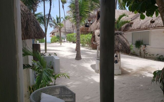 Playa Mambo Eco Cabañas