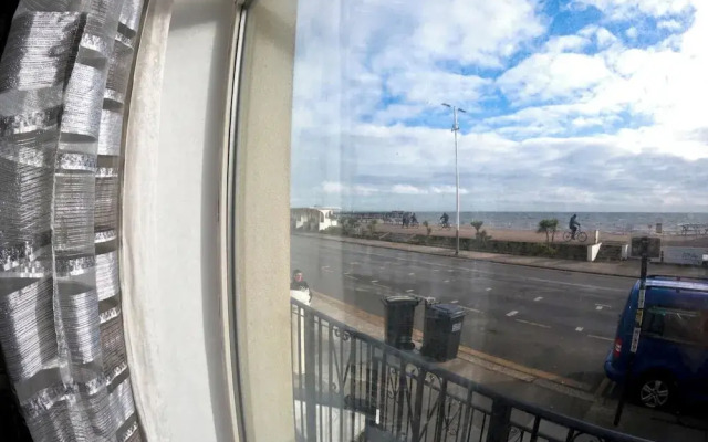 Golden Tides Seaside Retreat in Saint Leonards