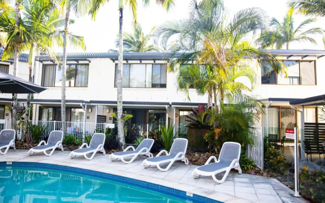 2 Bedroom Renovated Townhouse, Walk to Noosa River