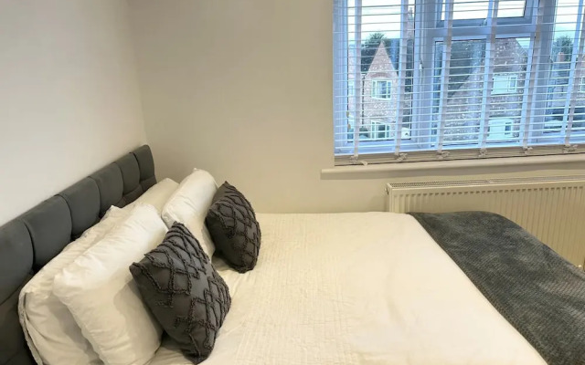 Charming 3-bed Home Minutes From City Centre