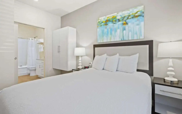 WaterWalk Extended Stay by Wyndham Kansas City - Overland Pk