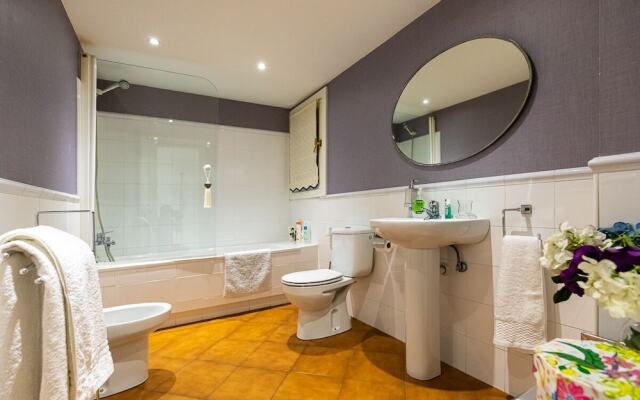 OLD TOWN VIII apartment by Aston Rentals